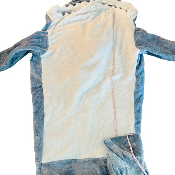 Shark-Themed Plush Pajama Blanket in Blue and White Size Medium NWT - Picture 3 of 10